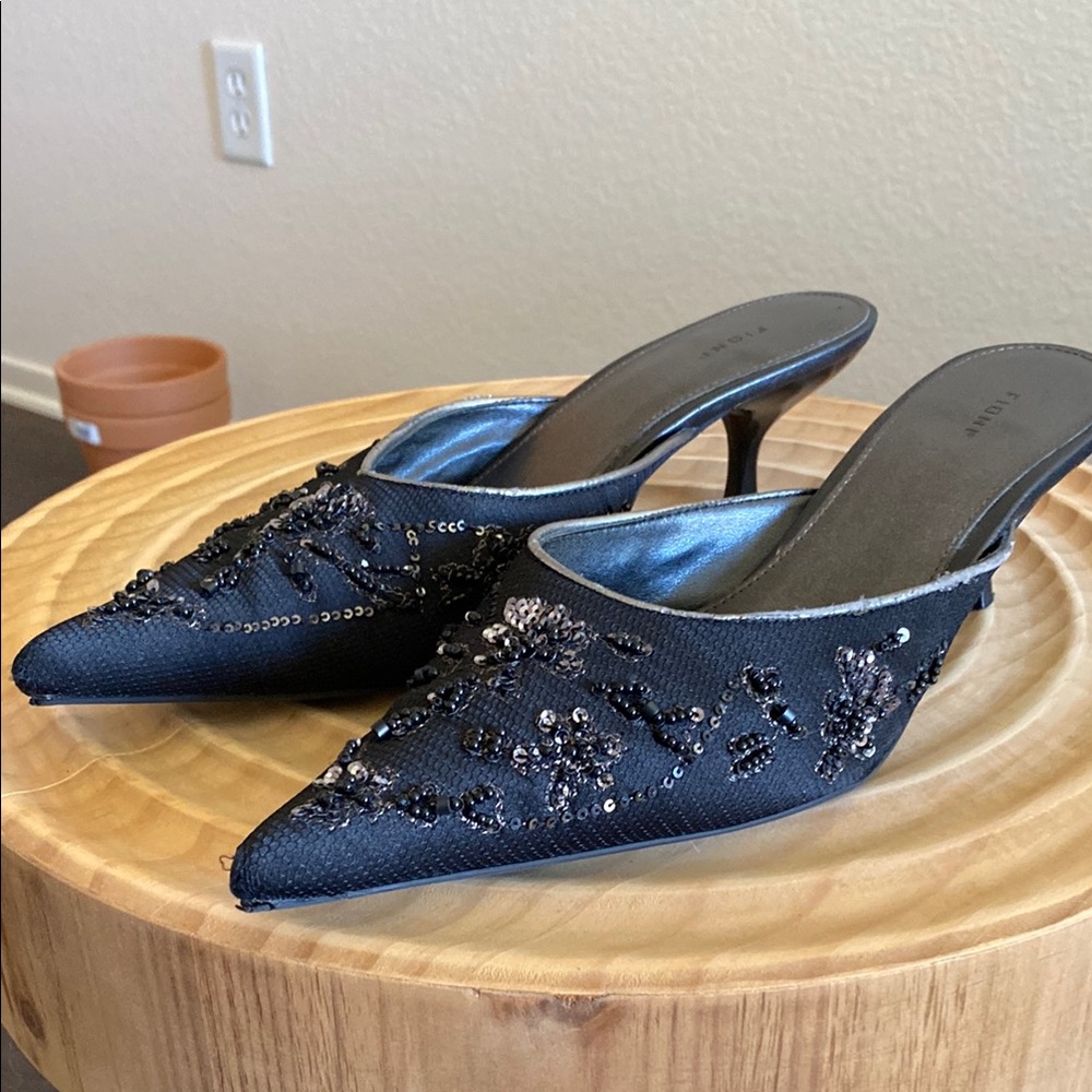 Cloth Black Mules with Pointed Toe and beading.